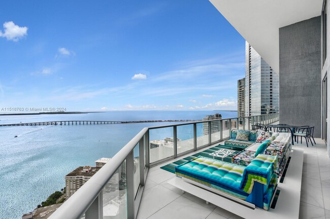 Building Photo - 1300 Brickell Bay Dr