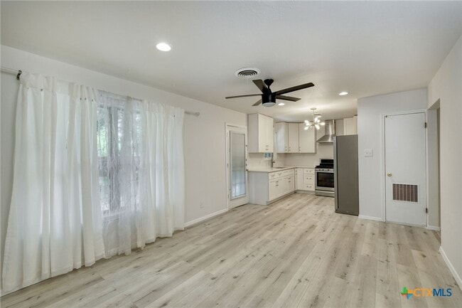 Building Photo - 6218 Brookside Dr