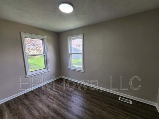 Building Photo - 608 6th St NW