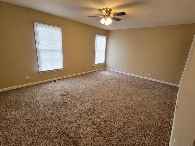 Building Photo - Townhouse off Vaughn Rd