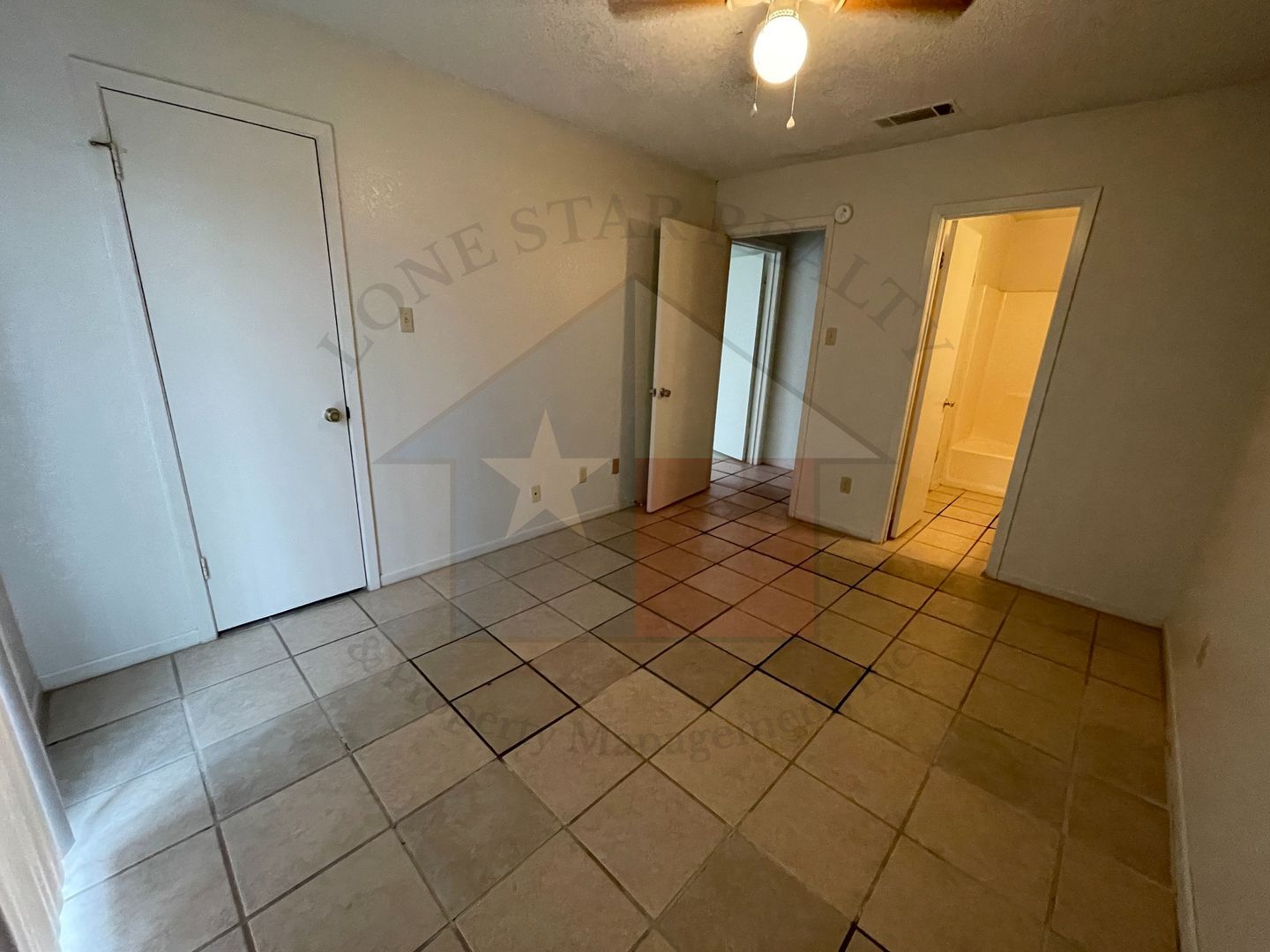 Building Photo - 3001 Lake Rd