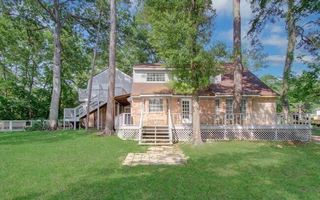 Building Photo - 808 Stone Mountain Dr