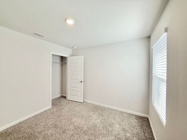 Building Photo - Spacious 4-Bedroom Home - Community Pool