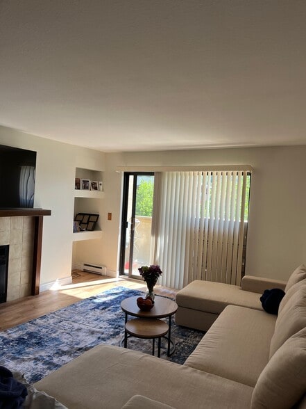 Building Photo - 137 Benchmark Rd