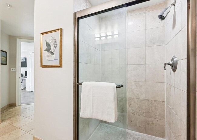 Building Photo - Georgetown Style with Garage PARKING