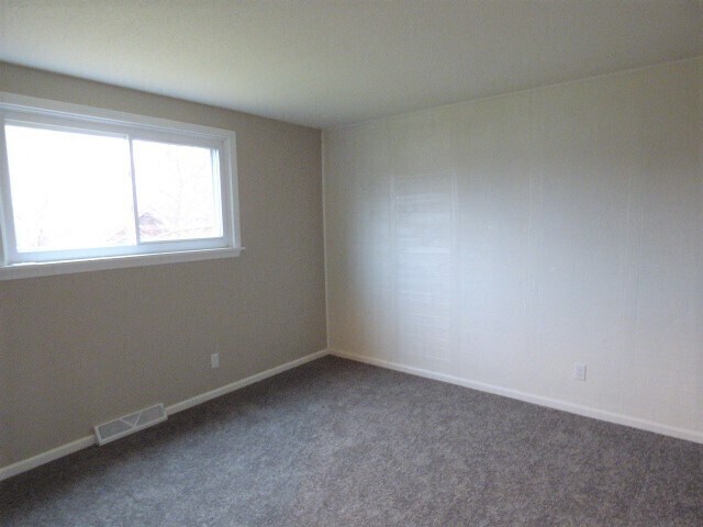 Building Photo - Updated East side split level