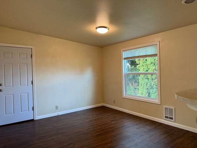 Building Photo - 16747 3rd Ave NE