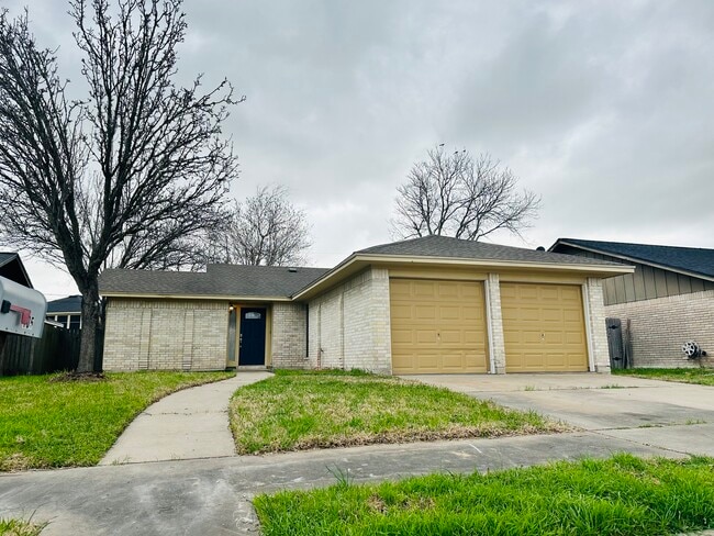 Building Photo - 105 Ivanhoe Dr