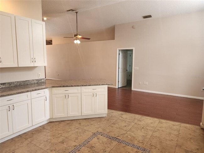 Building Photo - 150 Abbey Hollow Dr