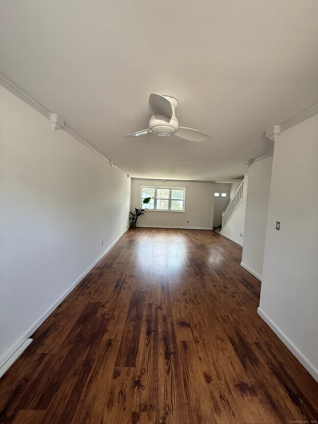 Building Photo - 14 1/2 Fairview Ave