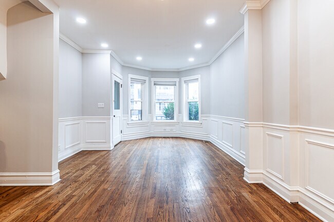 Building Photo - 2509 W Diversey Ave