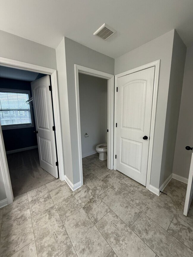 Building Photo - **For Rent: Gorgeous 4 Bed, 2.5 Bath Home ...