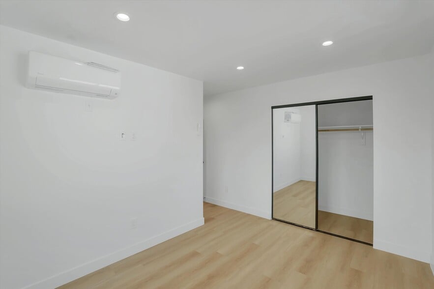 Building Photo - 2116 E 2nd St