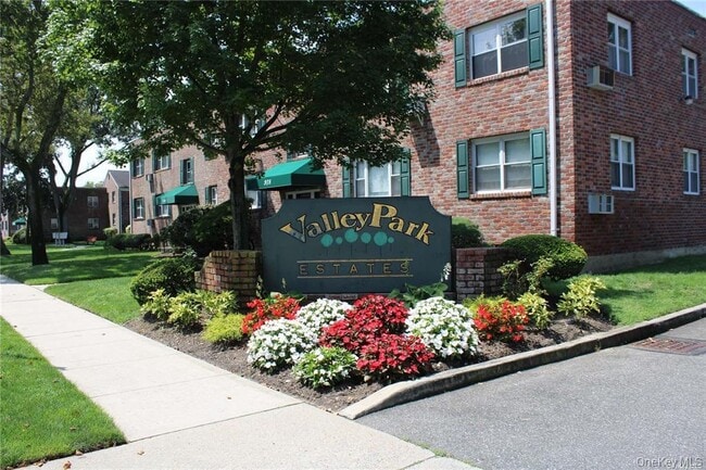 Building Photo - 1065 Fenwood Dr