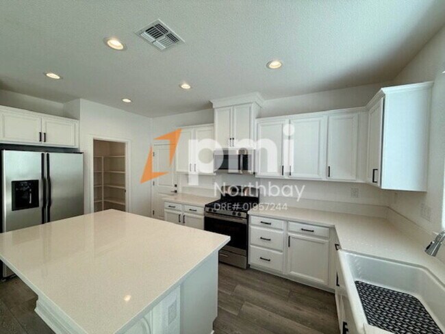 Building Photo - 707 Carnation Dr