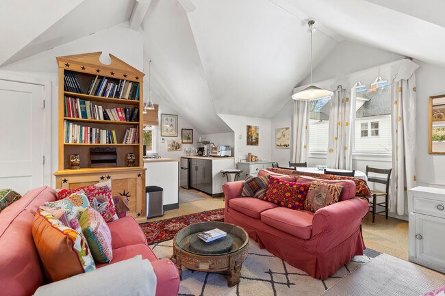 Building Photo - 13 Lockwood Ave