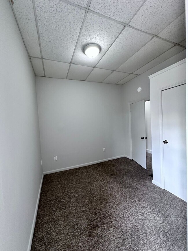 Building Photo - 201 E Cottage Pl