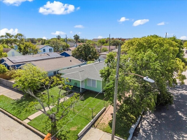 Building Photo - 4827 Ave Q 1/2