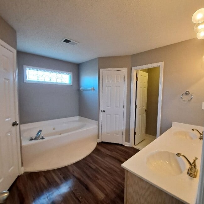 Building Photo - 9152 Bellehurst Cove
