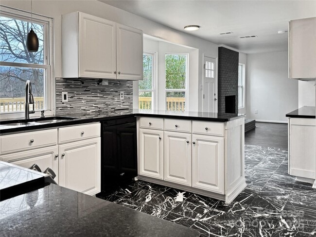 Building Photo - 8509 Golf Ridge Dr