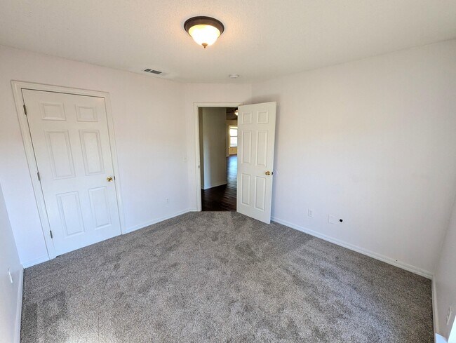 Building Photo - 7300 Rexford St