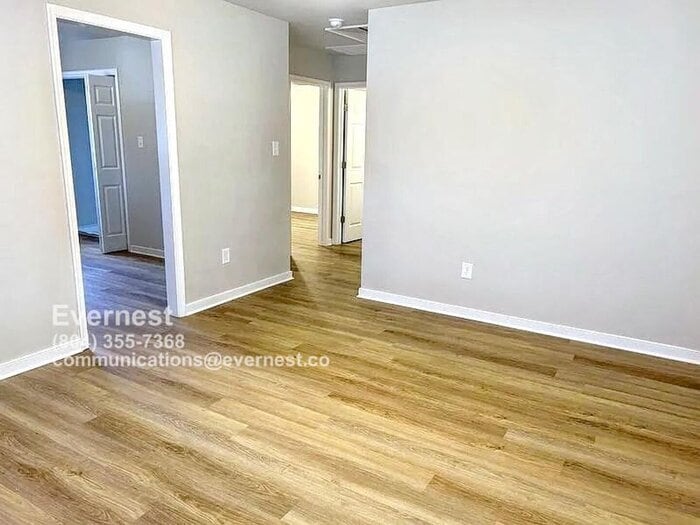 Building Photo - 15807 Meridian Ave