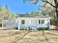 Building Photo - 690 Robertson Rd