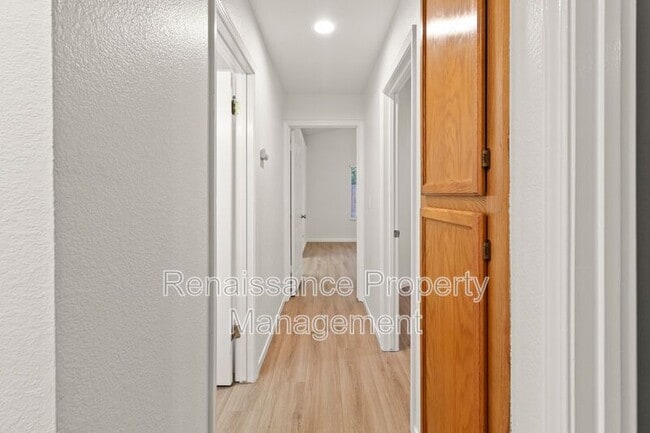 Building Photo - 165 Henry Ct