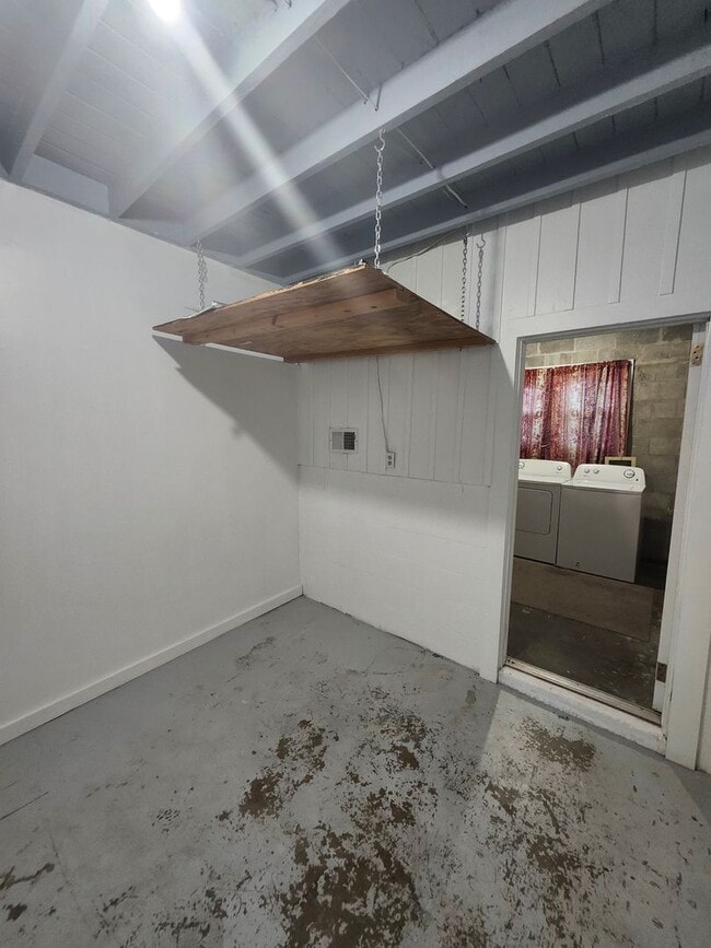 Building Photo - 301 Gaile Ave