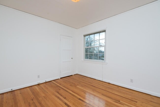 Building Photo - 5540 NE Sandycrest Terrace
