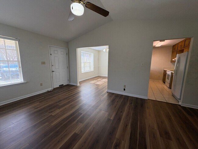 Building Photo - Family Friendly 2 Bedroom Duplex Available In Tallahassee NOW