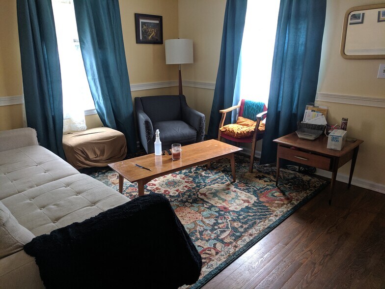 Building Photo - 821 Stanley St