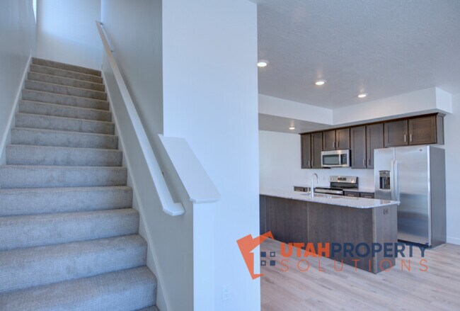 Building Photo - 952 W 500 S