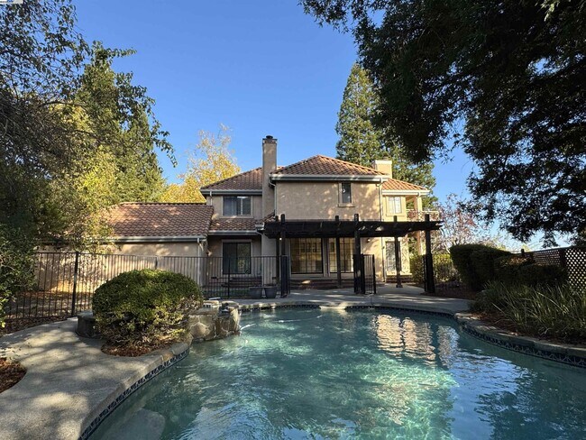 Building Photo - 1295 Whispering Oaks Pl