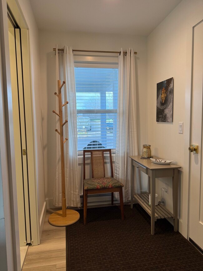 Building Photo - 2612 Westridge Dr