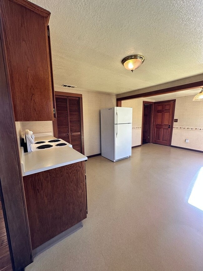 Building Photo - Sunny Fieldbrook 2 Bedroom House – Cat Friendly