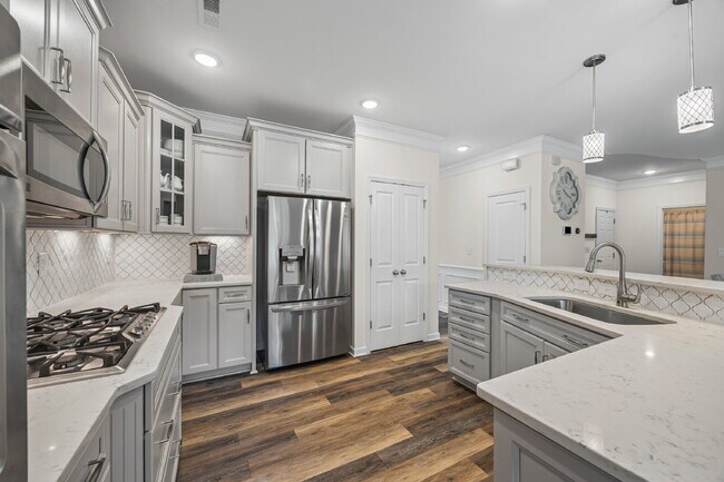 Building Photo - "Spacious 5-Bedroom Gem in Gastonia with 3...