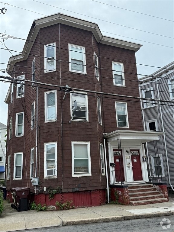 Building Photo - 71 School St