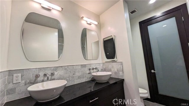 Building Photo - 655 S Hope St