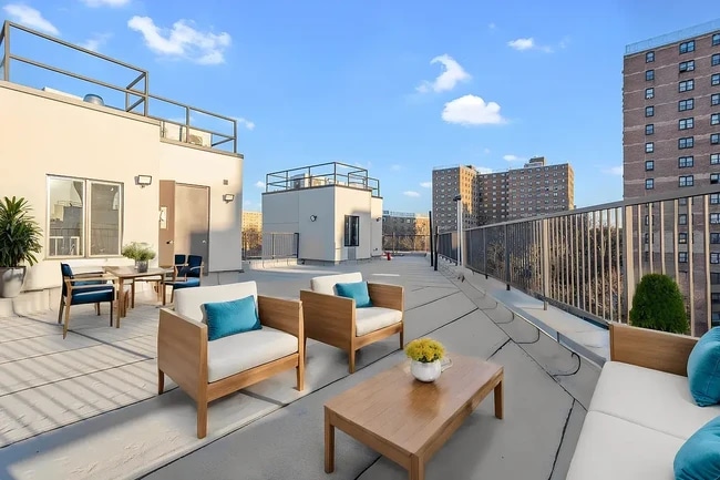 Building Photo - 61 Delmonico Pl