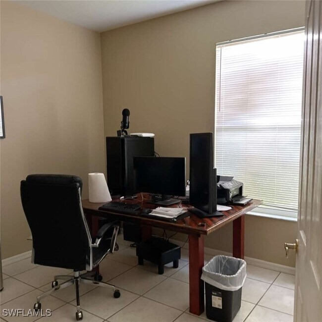 Building Photo - 11082 Lakeland Cir