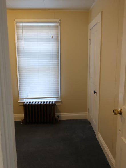 Building Photo - 280 Easton St