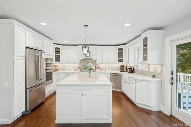 Building Photo - 47 Bathing Bch Rd