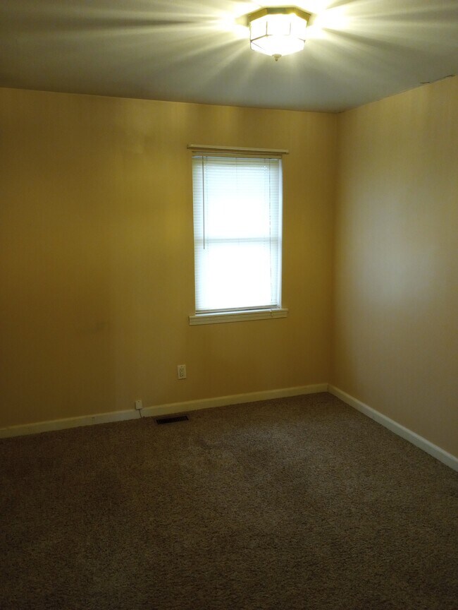 Building Photo - 24 NW 525th Rd