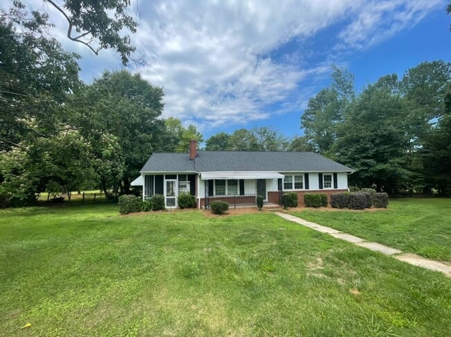 Building Photo - Adorable Apex Ranch on 2 Acres of Land!