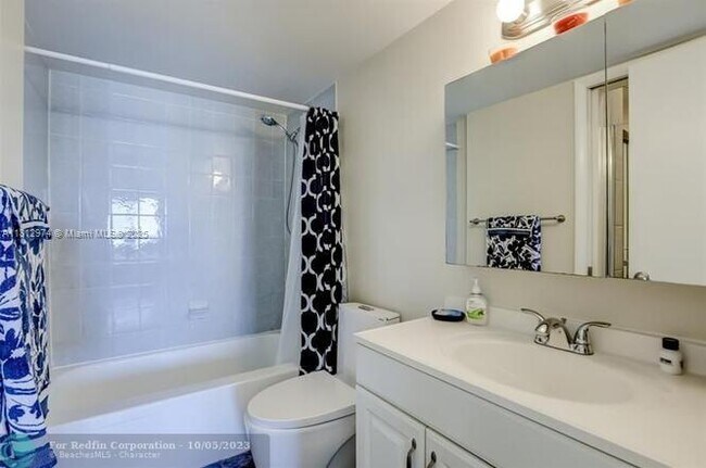 Building Photo - 401 Golden Isles Dr
