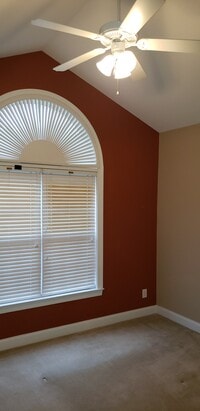 Building Photo - 315 St Nicholas Trail