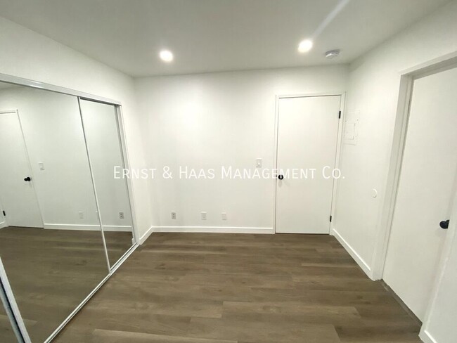Building Photo - 6673 N Hammond Ave