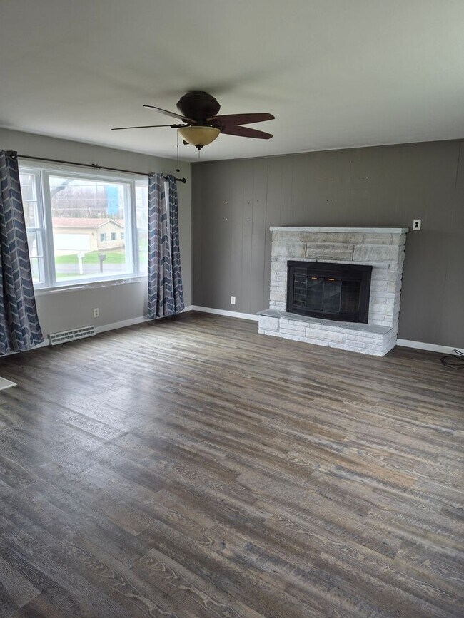 Building Photo - 4636 Wakefield Ave NE