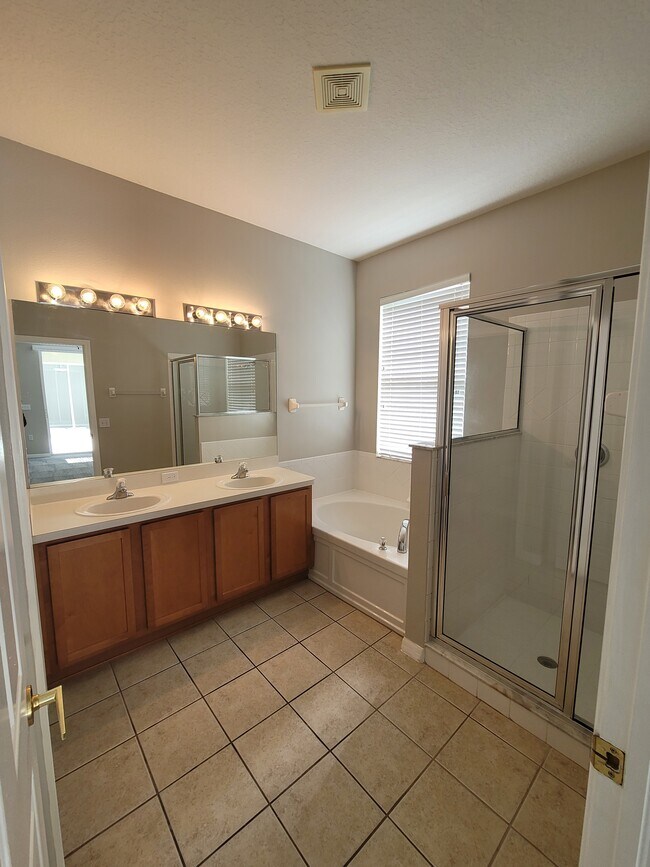 Building Photo - 13276 Bainbridge Way